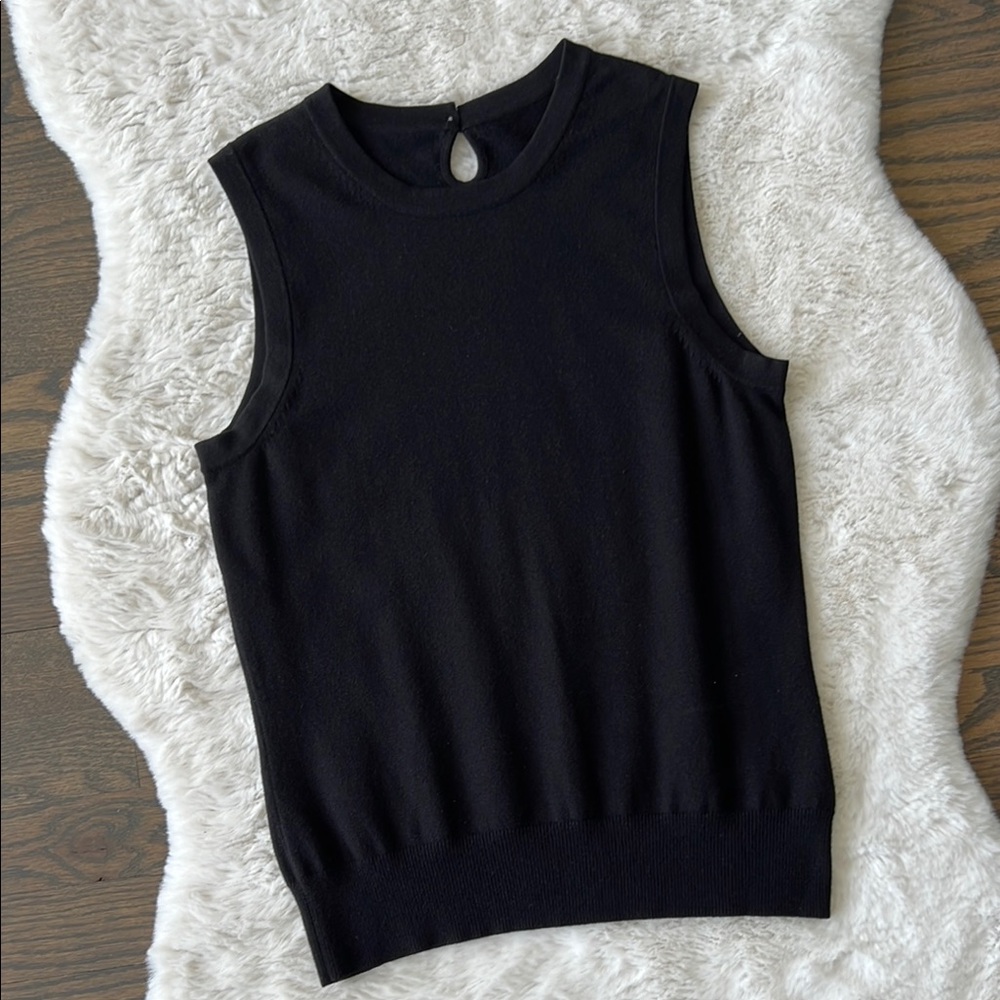 Banana Republic Black Sleeveless Knit Top, size small